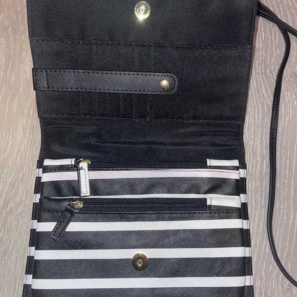 Black and white crossbody purse - Picture 2 of 5